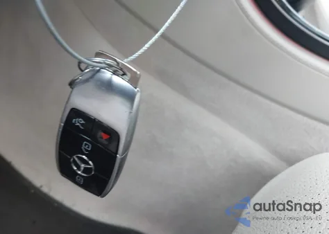 2017 Mercedes-Benz E 300 4Matic из США, поврежденный, VIN WDDZF4KB5HA187761